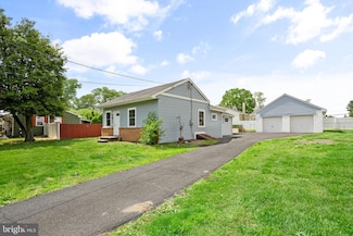 952 Ralph Ave, Langhorne, PA 19047