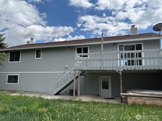 812 Edgewater Ln, Moses Lake, WA 98837