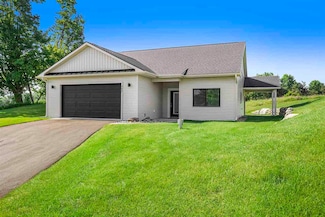 705 Maple Creek Blvd, Petoskey, MI 49770