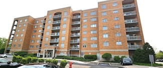 6807 N Milwaukee Ave Unit 303, Niles, IL 60714