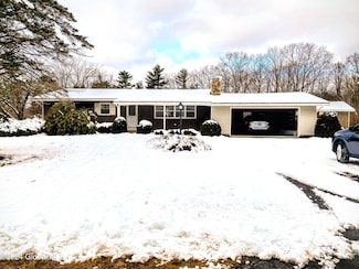117 Candlewood Dr, Mayfield, NY 12117
