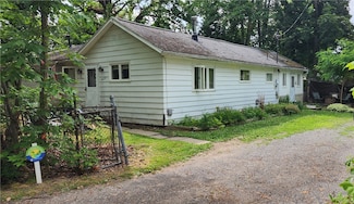 4639 Mayflower Dr, Canandaigua, NY 14424