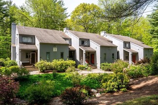 38 Brookside Dr, Stratham, NH 03885