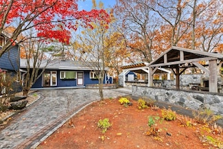 2 Mcintyre Rd, Saugus, MA 01906