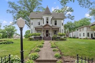 407 S Locust St, Pana, IL 62557