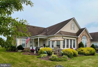 1033 Burgundy Cir, Pennsburg, PA 18073