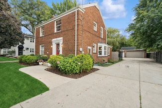 515 E 9th St, Lockport, IL 60441