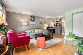 18 Kingston St Unit 113, North Andover, MA 01845