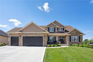 7032 Ridgedale Ct, Johnston, IA 50131