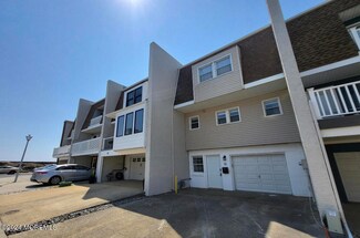 18 Village Rd, Sea Bright, NJ 07760