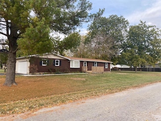 330 W Mitchell St, Witt, IL 62094