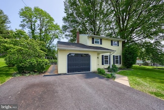 283 Whittier Ln, Lancaster, PA 17602