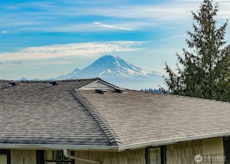 705 S 208th St, Des Moines, WA 98198