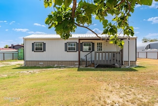 310 10th St, Hawley, TX 79525