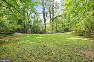 6804 Melody Ln, Bethesda, MD 20817