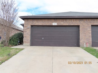 806 Walnut St, Burleson, TX 76028