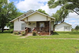 301 NW Summit St, Melvern, KS 66510