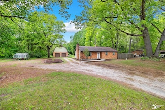 6505 Clover Ln, Lambertville, MI 48144