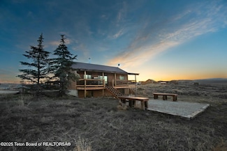 11 W Flintlock Ln, Pinedale, WY 82941