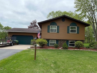 N5818 Wolf River Rd, Shawano, WI 54166