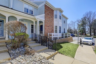25 Tulip Ln, Freehold, NJ 07728