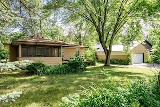 W5533 Overlook Dr, New Lisbon, WI 53950