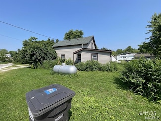407 Madison St, Kane, IL 62054