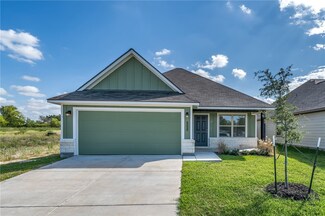 1220 Highgarden Dr, Navasota, TX 77868