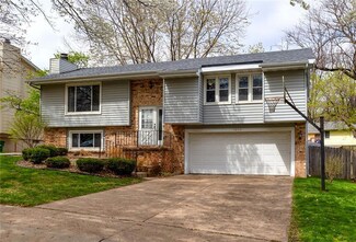 1240 NW 92nd St, Clive, IA 50325