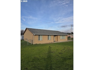 600 SE Carrol St, Winston, OR 97496