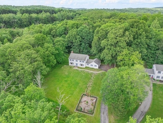 5 Ziegler Ln, New Windsor, NY 12553
