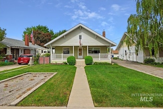 736 Yakima Ave, Filer, ID 83328