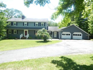 425 Devon Rd, Lee, MA 01238