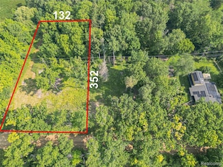 7230 Walnut Lake Rd, West Bloomfield, MI 48323
