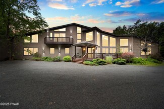 804 Ranch Ct, Hawley, PA 18428