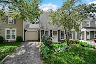 29W409 White Oak Dr Unit 5, Warrenville, IL 60555