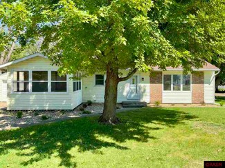 201 201 3rd Ave, Freeborn, MN 56032
