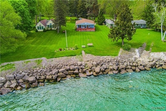 4609 E Lake Rd, Wilson, NY 14172
