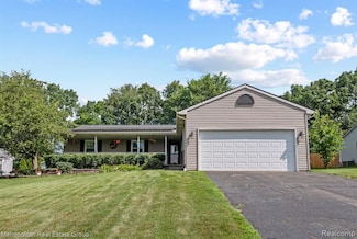 60520 Lamplighter Dr, New Hudson, MI 48165