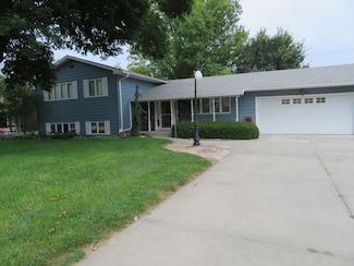 520 N 10th St, Missouri Valley, IA 51555