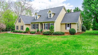 202 Knollwood Dr, Morganton, NC 28655