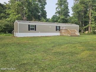 714 Georgia Pacific Rd, Whiteville, NC 28472