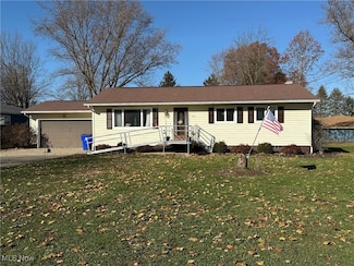 1791 Winterhaven Dr, Mogadore, OH 44260