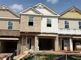 45 Creekside Commons Dr, Hoschton, GA 30548