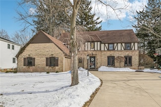 31041 Narragansett Ln, Bay Village, OH 44140
