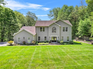 27 Pheasant Run Rd, Putnam Valley, NY 10579
