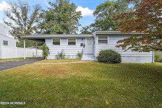 32 Stanford Dr, Hazlet, NJ 07730