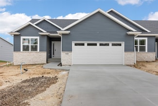 5638 Meadow Grass Cir SE, Cedar Rapids, IA 52403