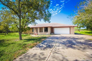 2544 Mari Gail St, Beeville, TX 78102