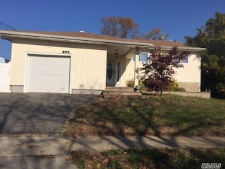92 Ann Dr S, Freeport, NY 11520